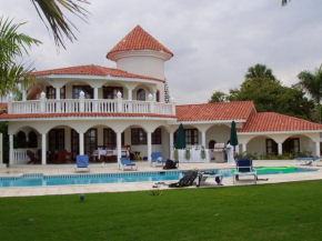 3BR Villa with VIP Access - All Inclusive Program with Alcohol Included.
